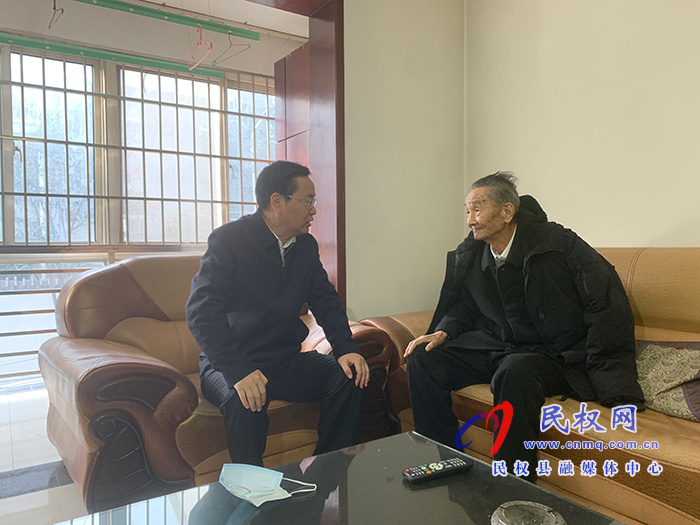 市縣領導春節(jié)前夕看望慰問縣處級退休干部 市縣領導春節(jié)前夕看望慰問縣處級退休干部