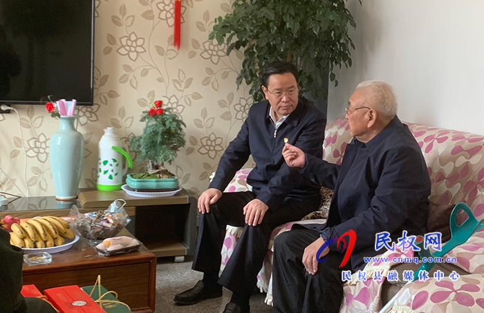 市縣領導春節(jié)前夕看望慰問縣處級退休干部 市縣領導春節(jié)前夕看望慰問縣處級退休干部