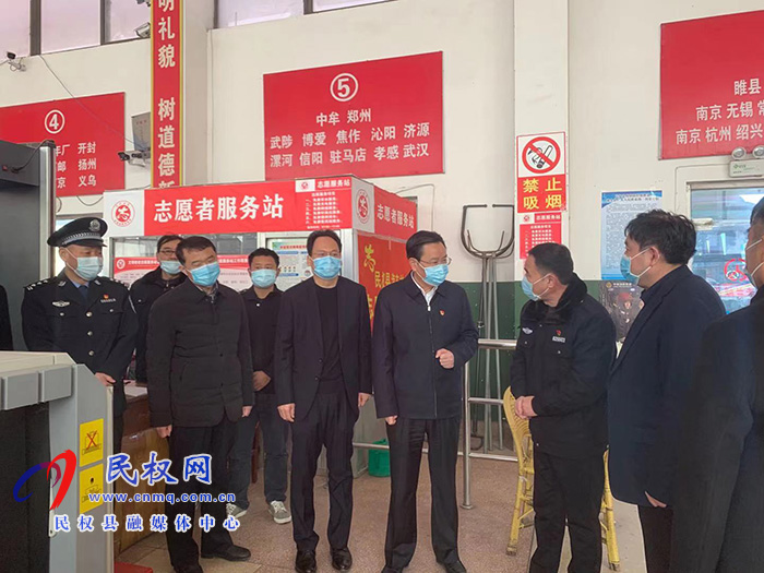市人大常委會副主任、縣委書記姬脈常查看節(jié)前安全生產(chǎn)和市場供應(yīng)情況