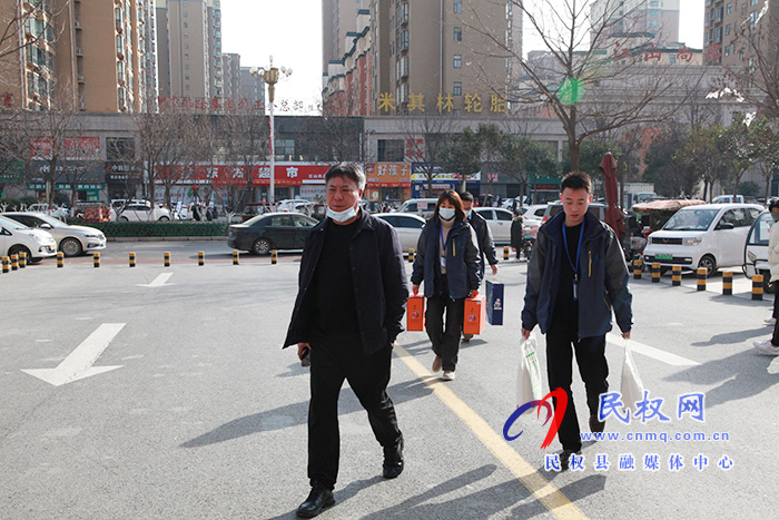 民權(quán)縣新源熱力公司總經(jīng)理慕宇翔慰問(wèn)孤寡老人 民權(quán)縣新源熱力公司總經(jīng)理慕宇翔慰問(wèn)孤寡老人