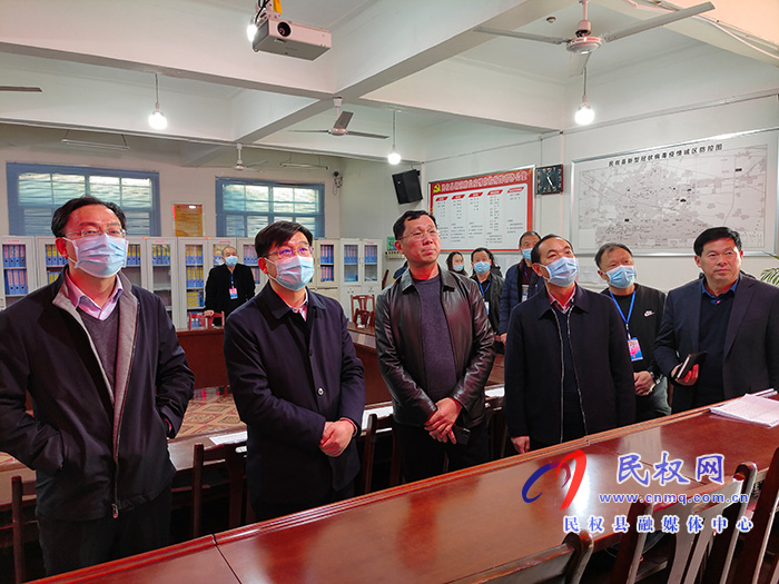 縣委副書記、縣長張團結(jié)查看節(jié)假日值班值守情況