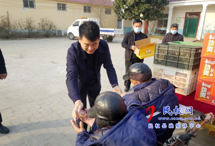 雙塔鎮(zhèn)開展春節(jié)前慰問敬老院老人活動