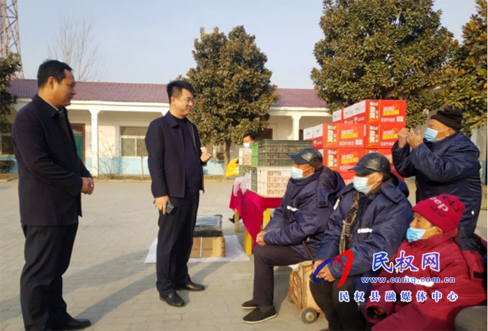 雙塔鎮(zhèn)開展春節(jié)前慰問敬老院老人活動