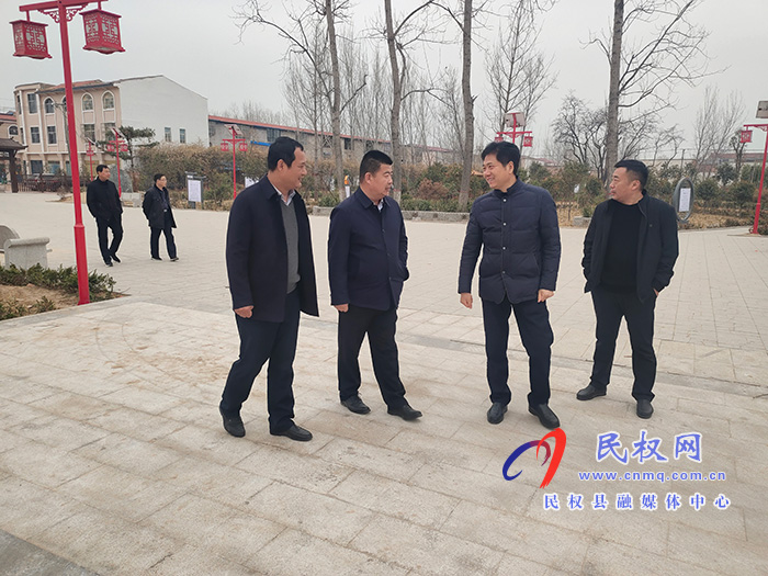 市自然資源和規(guī)劃局黨組成員、副局長張永健到我縣雙塔鎮(zhèn)調(diào)研國土綠化工作