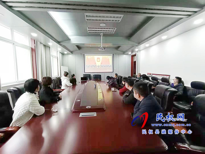 我縣各鄉(xiāng)鎮(zhèn)（街道辦）、縣直各單位組織收聽收看全國脫貧攻堅(jiān)總結(jié)表彰大會