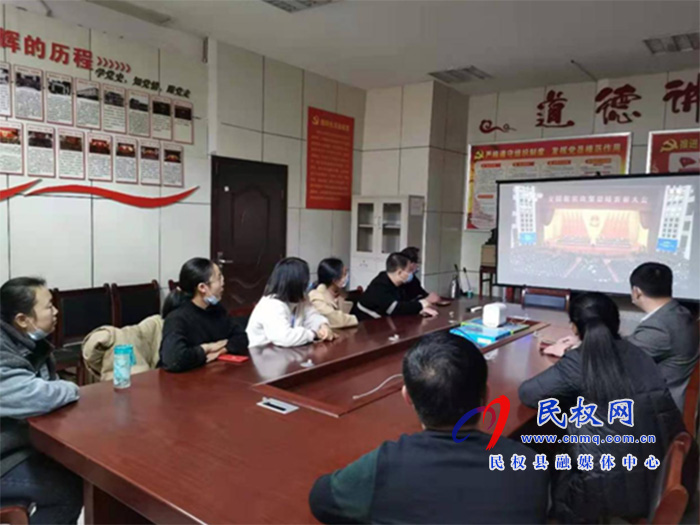 我縣各鄉(xiāng)鎮(zhèn)（街道辦）、縣直各單位組織收聽收看全國脫貧攻堅(jiān)總結(jié)表彰大會