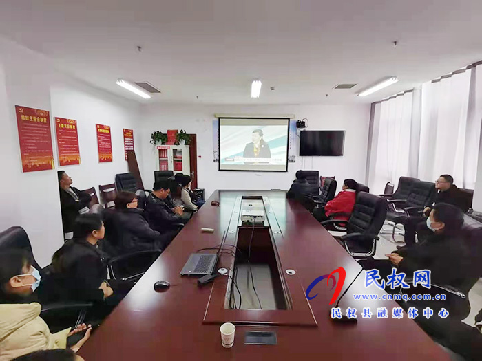 我縣各鄉(xiāng)鎮(zhèn)（街道辦）、縣直各單位組織收聽收看全國脫貧攻堅(jiān)總結(jié)表彰大會