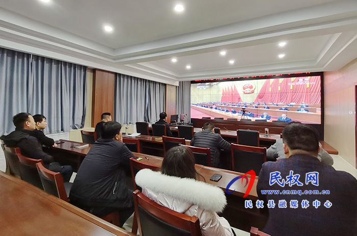 我縣各鄉(xiāng)鎮(zhèn)（街道辦）、縣直各單位組織收聽收看全國脫貧攻堅(jiān)總結(jié)表彰大會