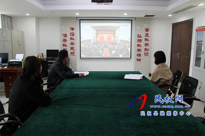 我縣各鄉(xiāng)鎮(zhèn)（街道辦）、縣直各單位組織收聽收看全國脫貧攻堅(jiān)總結(jié)表彰大會