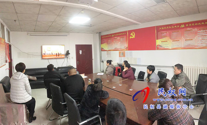 我縣各鄉(xiāng)鎮(zhèn)（街道辦）、縣直各單位組織收聽收看全國脫貧攻堅(jiān)總結(jié)表彰大會