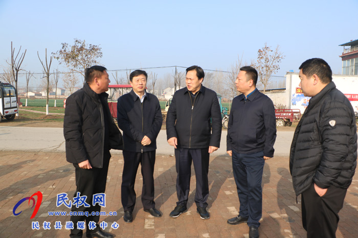 縣領(lǐng)導(dǎo)孟祥亮、陳鴻志深入伯黨鄉(xiāng)督導(dǎo)村委換屆工作