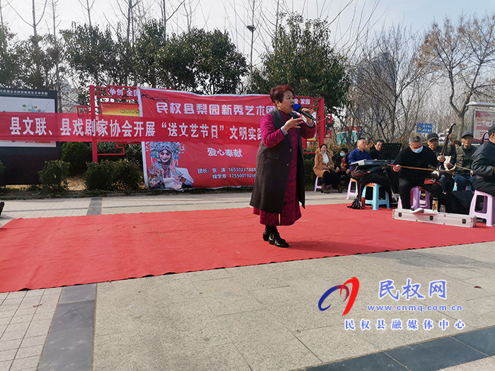 縣文聯(lián)、縣戲劇家協(xié)會(huì)開展“送文藝節(jié)目”文明實(shí)踐主題活動(dòng)