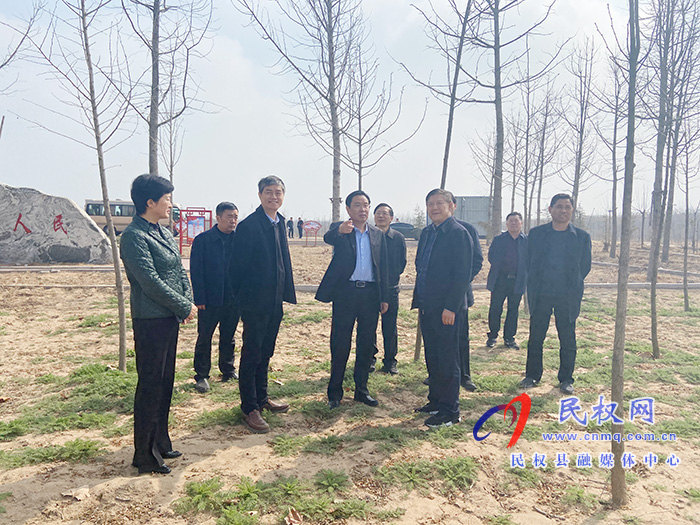 省人大環(huán)資委主任委員、常委會(huì)環(huán)資工委主任朱長(zhǎng)青帶領(lǐng)調(diào)研組到我縣調(diào)研