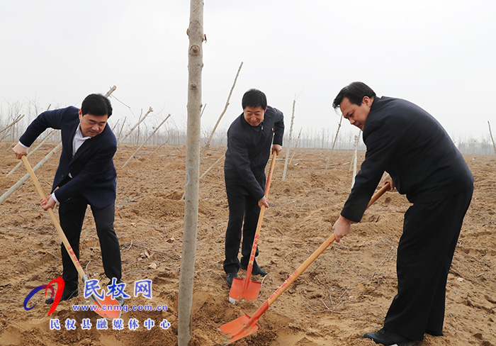 市縣領(lǐng)導(dǎo)參加春季義務(wù)植樹勞動(dòng) 市縣領(lǐng)導(dǎo)參加春季義務(wù)植樹勞動(dòng)