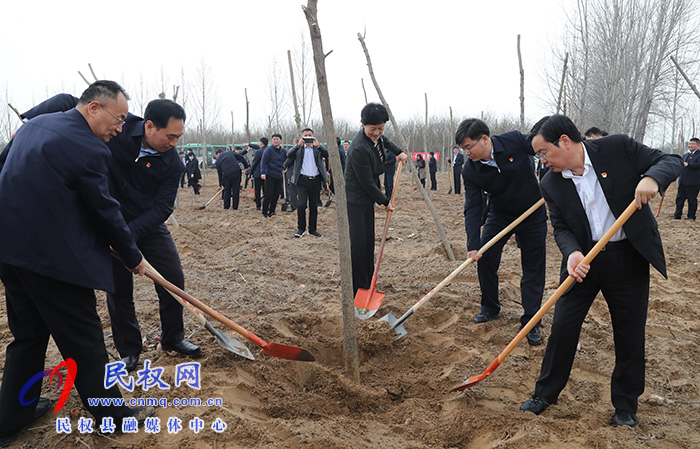 市縣領(lǐng)導(dǎo)參加春季義務(wù)植樹勞動(dòng) 市縣領(lǐng)導(dǎo)參加春季義務(wù)植樹勞動(dòng)