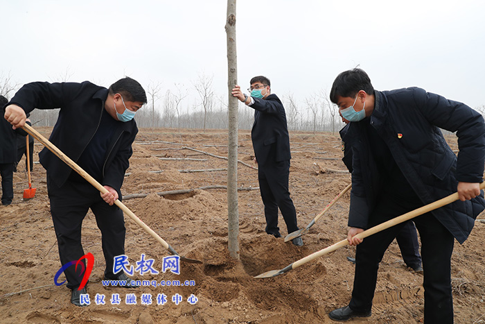 市縣領(lǐng)導(dǎo)參加春季義務(wù)植樹勞動(dòng) 市縣領(lǐng)導(dǎo)參加春季義務(wù)植樹勞動(dòng)