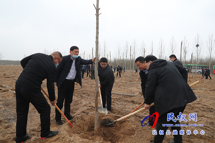 市縣領(lǐng)導(dǎo)參加春季義務(wù)植樹勞動(dòng) 市縣領(lǐng)導(dǎo)參加春季義務(wù)植樹勞動(dòng)