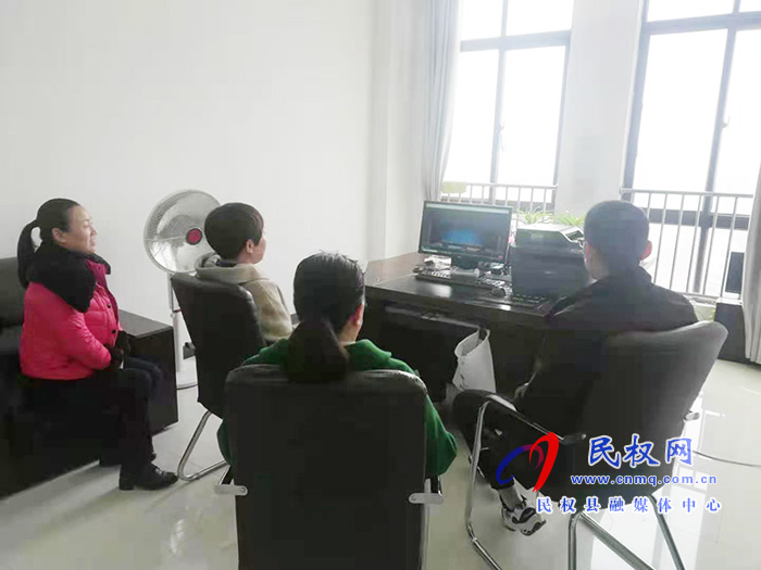 我縣各單位、鄉(xiāng)鎮(zhèn)（街道辦）組織收聽收看全縣三級(jí)干部大會(huì)直播實(shí)況