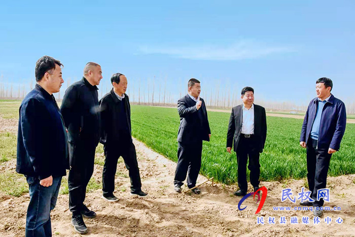 副縣長(zhǎng)張士彬、縣總工會(huì)主席瞿志君到野崗鎮(zhèn)、人和鎮(zhèn)調(diào)研葡萄酒基地建設(shè)發(fā)展情況