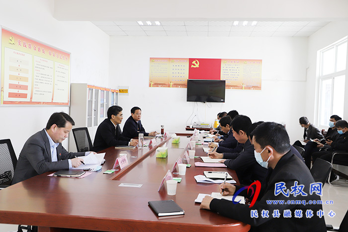 副省長(zhǎng)、市委書記王戰(zhàn)營(yíng)到我縣雙塔鎮(zhèn)秣坡村開(kāi)展“三五”基層工作日活動(dòng)
