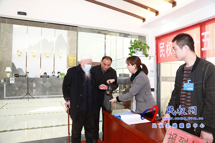 參加民權兩會的人大代表今日報到 滿懷豪情為民發(fā)聲 參加民權兩會的人大代表今日報到 滿懷豪情為民發(fā)聲