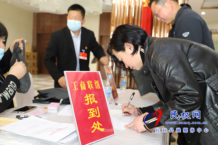 兩會進(jìn)行時：縣政協(xié)委員陸續(xù)報到