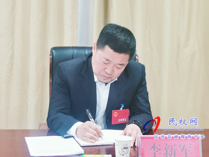 市人大常委會副主任、縣委書記姬脈常參加龍?zhí)伶?zhèn)代表團審議