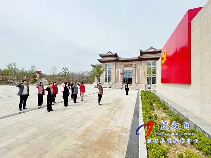 市婦聯(lián)黨組書記主席劉春霞到民調(diào)研“傳承紅色基因 爭當(dāng)為民先鋒”工作 市婦聯(lián)黨組書記主席劉春霞到民調(diào)研“傳承紅色基因 爭當(dāng)為民先鋒”工作