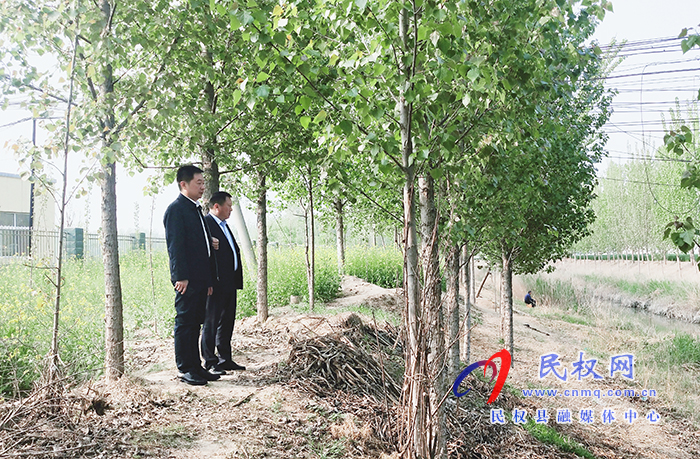 縣委常委、縣委辦公室主任、縣級(jí)河長(zhǎng)孟亞松到野崗鎮(zhèn)開展巡河工作