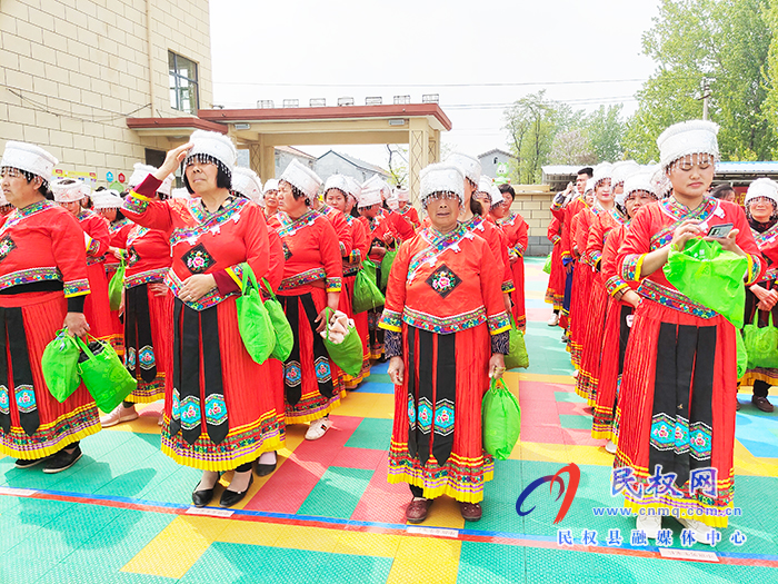 白云寺鎮(zhèn)馬崗小天使幼兒園舉行“民族大團結(jié)”主題運動會