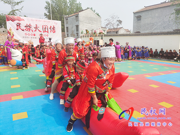 白云寺鎮(zhèn)馬崗小天使幼兒園舉行“民族大團結(jié)”主題運動會