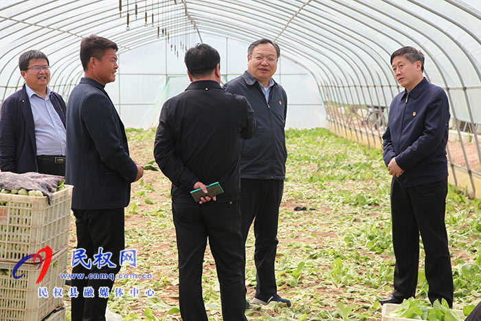 市委常委、常務(wù)副市長吳祖明到龍?zhí)伶?zhèn)邢莊村開展“三五”基層工作日活動(dòng)