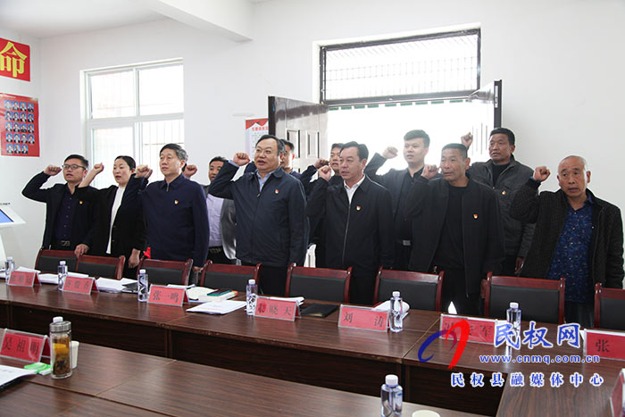 市委常委、常務(wù)副市長吳祖明到龍?zhí)伶?zhèn)邢莊村開展“三五”基層工作日活動(dòng)