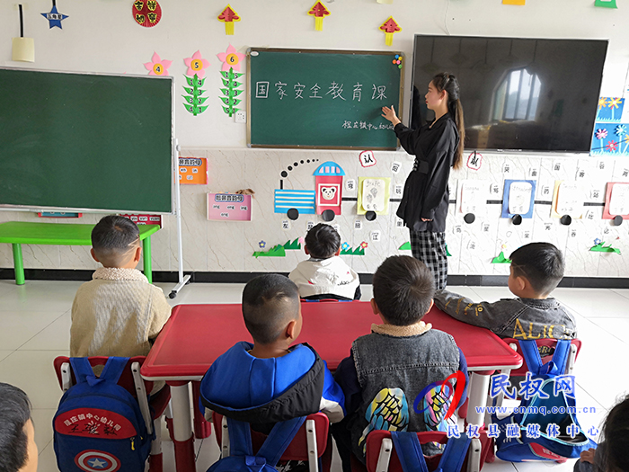 程莊鎮(zhèn)中小學(xué)積極開展“全民國家安全教育日”主題活動(dòng) 程莊鎮(zhèn)中小學(xué)積極開展“全民國家安全教育日”主題活動(dòng)