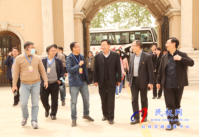 鄭州大學(xué)處級干部“學(xué)五中全會精神 建世界一流大學(xué)”專題培訓(xùn)班(第四期)到民開展現(xiàn)場觀摩 鄭州大學(xué)處級干部“學(xué)五中全會精神 建世界一流大學(xué)”專題培訓(xùn)班(第四期)到民開展現(xiàn)場觀摩