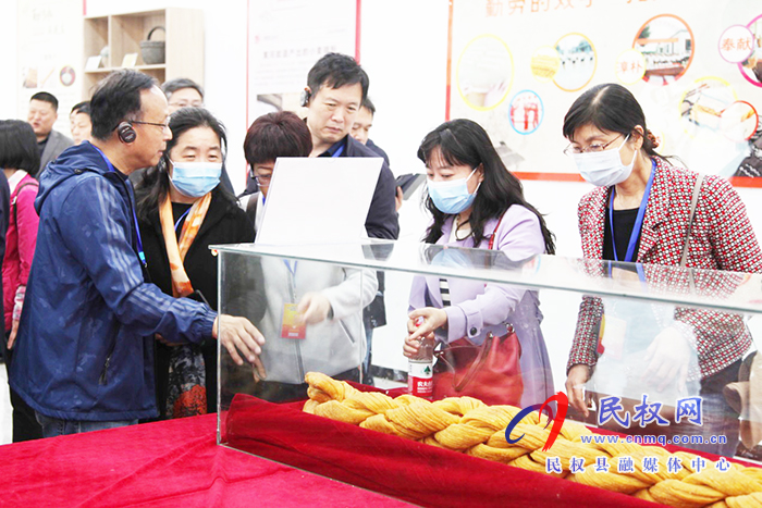 鄭州大學(xué)處級干部“學(xué)五中全會精神 建世界一流大學(xué)”專題培訓(xùn)班(第四期)到民開展現(xiàn)場觀摩 鄭州大學(xué)處級干部“學(xué)五中全會精神 建世界一流大學(xué)”專題培訓(xùn)班(第四期)到民開展現(xiàn)場觀摩