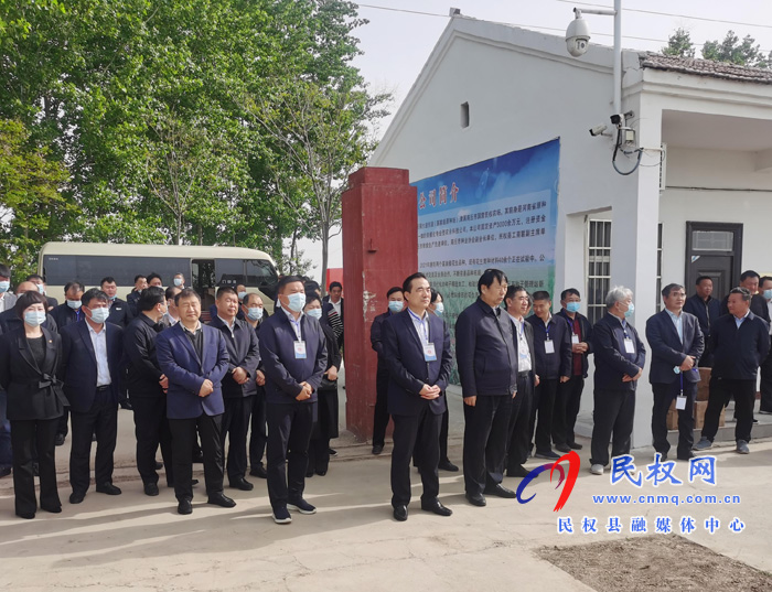 商丘市種業(yè)高質(zhì)量發(fā)展觀摩現(xiàn)場(chǎng)會(huì)在林七鄉(xiāng)舉行 商丘市種業(yè)高質(zhì)量發(fā)展觀摩現(xiàn)場(chǎng)會(huì)在林七鄉(xiāng)舉行