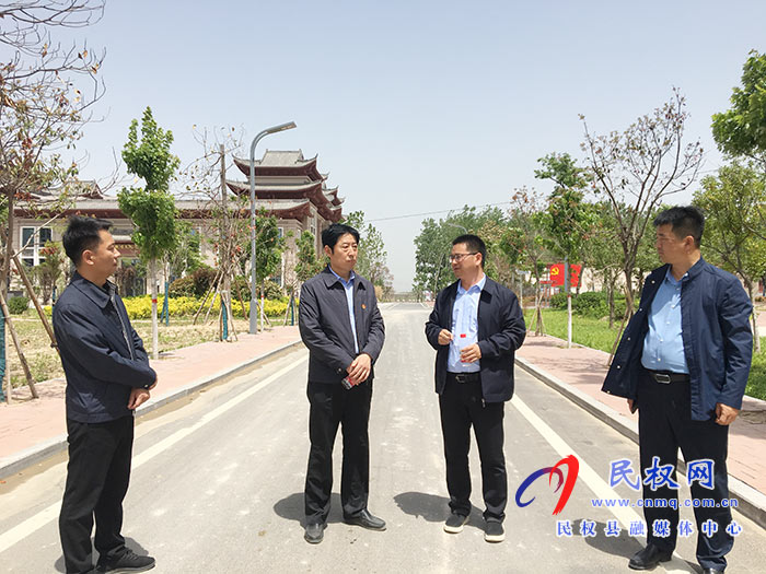 河南日報社商丘分社社長李鳳虎到我縣水東紅色文旅小鎮(zhèn)秣坡參觀