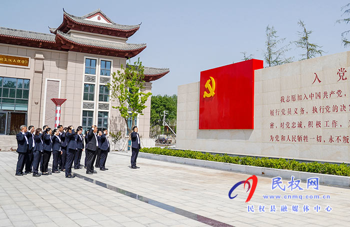 民權(quán)縣實(shí)驗(yàn)小學(xué)開展“學(xué)黨史，感黨恩，跟黨走，尋找紅色足跡”紅色主題教育活動