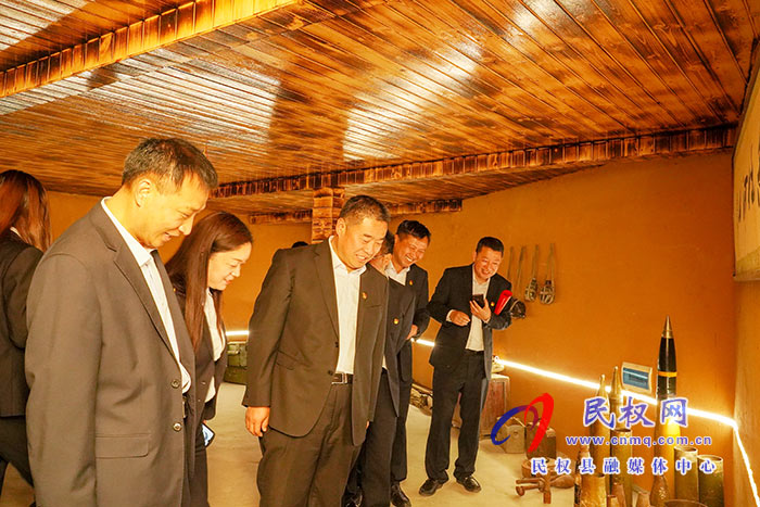 民權(quán)縣實(shí)驗(yàn)小學(xué)開展“學(xué)黨史，感黨恩，跟黨走，尋找紅色足跡”紅色主題教育活動