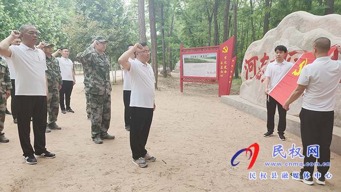 縣人武部、退役軍人事務管理局聯(lián)合開展“百年黨史路，啟航新征程”健步走暨“我為群眾辦實事”志愿者服務活動