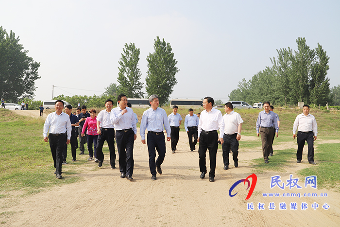 水利部河湖司副司長(zhǎng)、一級(jí)巡視員陳大勇一行到我縣調(diào)研黃河故道河道采砂專(zhuān)項(xiàng)整治工作