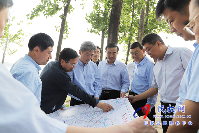 水利部河湖司副司長(zhǎng)、一級(jí)巡視員陳大勇一行到我縣調(diào)研黃河故道河道采砂專(zhuān)項(xiàng)整治工作