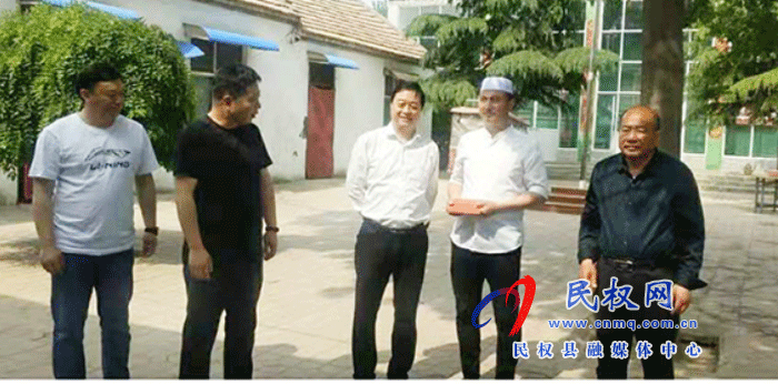 縣委常委、統(tǒng)戰(zhàn)部長趙通在“開齋節(jié)”前慰問胡集鄉(xiāng)清真寺