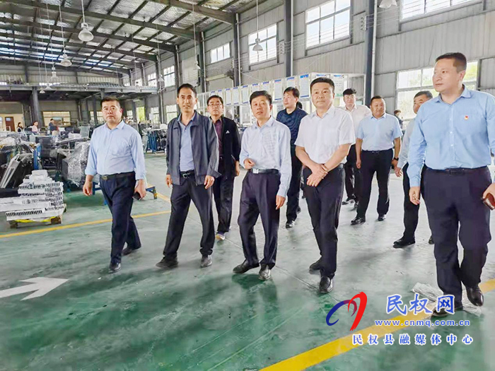 縣政府黨組成員、信訪局局長(zhǎng)陳鴻志走進(jìn)企業(yè)開展“一聯(lián)三幫”、“百名行長(zhǎng)走訪千家萬(wàn)戶”調(diào)研活動(dòng)