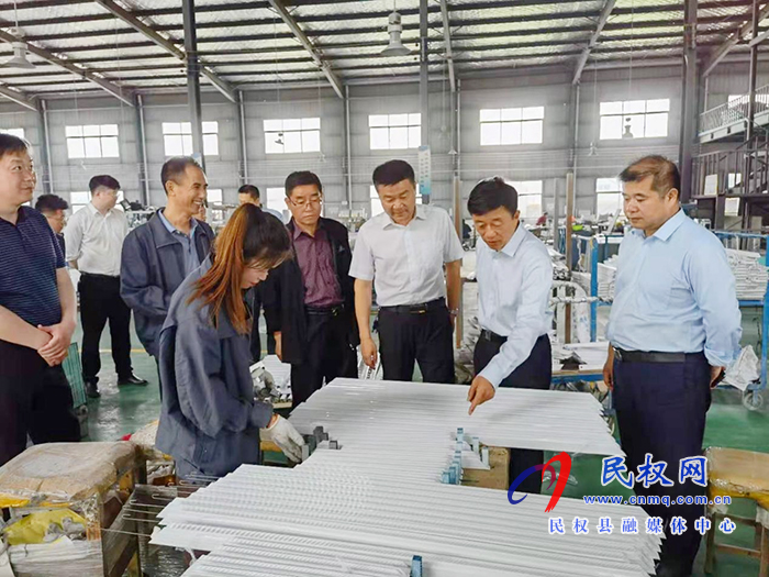 縣政府黨組成員、信訪局局長(zhǎng)陳鴻志走進(jìn)企業(yè)開展“一聯(lián)三幫”、“百名行長(zhǎng)走訪千家萬(wàn)戶”調(diào)研活動(dòng)