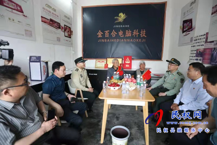 縣人武部政委潘俊琦走訪慰問(wèn)榮獲二等功現(xiàn)役軍人屠艷鋒家屬