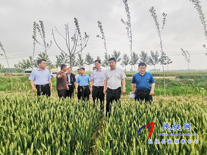 副縣長(zhǎng)張士彬督導(dǎo)農(nóng)田水利設(shè)施排查整改工作并現(xiàn)場(chǎng)辦公