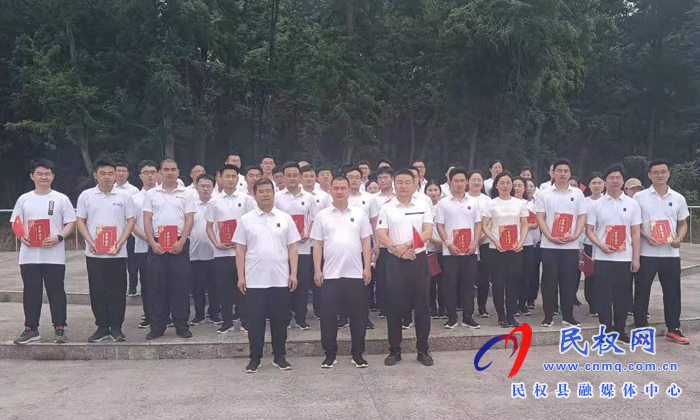 民權(quán)縣金融機(jī)構(gòu)開展“學(xué)黨史、展形象、凝心聚力促發(fā)展”健步走活動