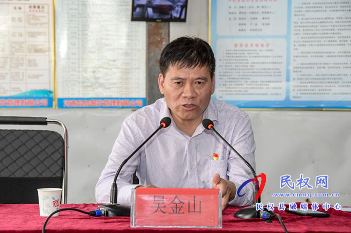 市委常務(wù)副秘書長、市委辦公室主任吳金山為民權(quán)縣人和鎮(zhèn)學(xué)校師生上黨課